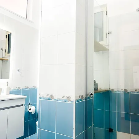 Sea View Apartment *